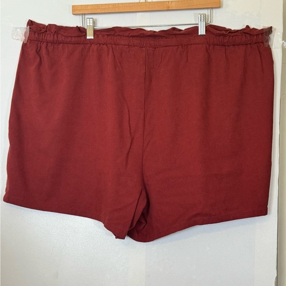 TORRID 5 Inch Pull-On Studio Luxe Ponte Mid-Rise Paperbag Waist Short - Picture 10 of 14